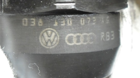 Pompowtrysk pomowtryskiwacz 038130073AG VW GOLF V 1.9 TDI 03-09 Pompowtrysk pomowtryskiwacz 038130073AG VW GOLF V 1.9 TDI 03-09
