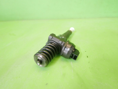 Pompowtrysk pomowtryskiwacz 038130073AG VW GOLF V 1.9 TDI 03-09 Pompowtrysk pomowtryskiwacz 038130073AG VW GOLF V 1.9 TDI 03-09