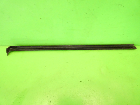 Listwa zgarniająca lewa tył VOLVO S60 I 00-04 Listwa zgarniająca lewa tył VOLVO S60 I 00-04