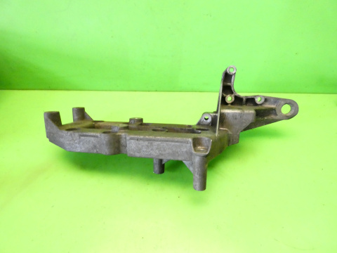 Łapa wspornik mocowanie silnika 8642196 VOLVO S60 I 2.4 D5 00-04 Łapa wspornik mocowanie silnika 8642196 VOLVO S60 I 2.4 D5 00-04