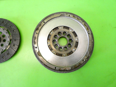 Sprzęgło koło dwumasowe tarcza docisk 41502210 VOLVO S60 I 2.4 D5 00-04 Sprzęgło koło dwumasowe tarcza docisk 41502210 VOLVO S60 I 2.4 D5 00-04