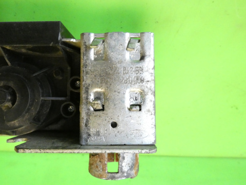 Zamek drzwiowy prawy przód 8T1AV21812BB FORD TRANSIT CONNECT MK1 FL Zamek drzwiowy prawy przód 8T1AV21812BB FORD TRANSIT CONNECT MK1 FL