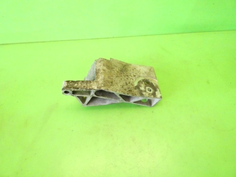 Łapa wspornik mocowanie silnika 8684380 VOLVO S60 I 2.4 D5 00-04