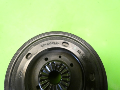 Koło pasowe wału 06H105243L VW GOLF VII GTI 2.0 TSI 12-16