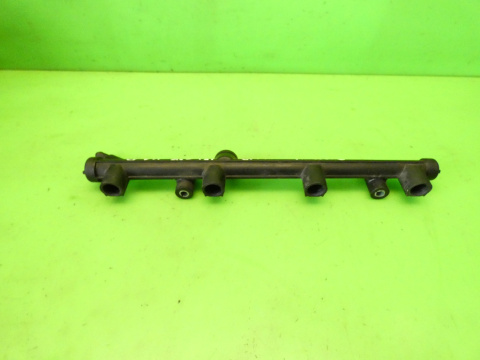 Listwa wtryskowa 06K133681A VW GOLF VII GTI 2.0 TSI 12-16 Listwa wtryskowa 06K133681A VW GOLF VII GTI 2.0 TSI 12-16