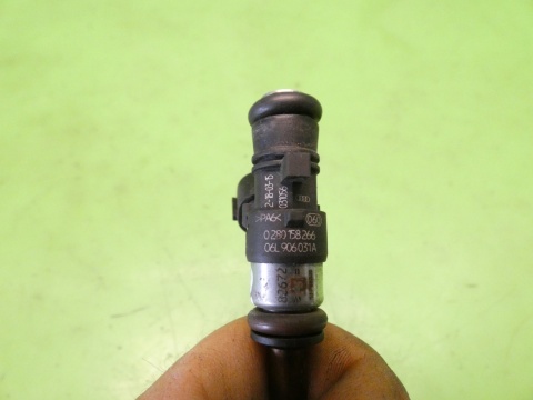 Wtrysk wtryskiwacz 0280158266 06L906031A VW GOLF VII GTI 2.0 TSI 12-16 Wtrysk wtryskiwacz 0280158266 06L906031A VW GOLF VII GTI 2.0 TSI 12-16