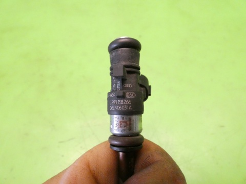 Wtrysk wtryskiwacz 0280158266 06L906031A VW GOLF VII GTI 2.0 TSI 12-16 Wtrysk wtryskiwacz 0280158266 06L906031A VW GOLF VII GTI 2.0 TSI 12-16