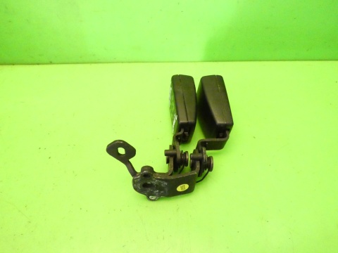 Zapięcie zatrzask pasa lewy środek tył 8V0857739A VW GOLF VII GTI HB 12-16