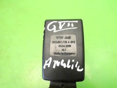Zapięcie zatrzask pasa lewy środek tył 8V0857739A VW GOLF VII GTI HB 12-16
