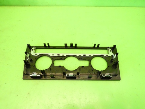 Dekor ramka deski panelu nawiewu UK VW GOLF VII GTI 12-16