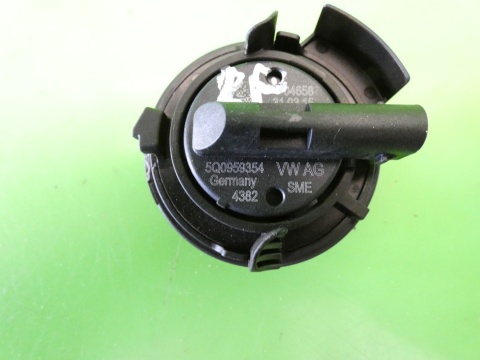 Czujnik uderzeniowy lewy przód 5Q0959354 VW GOLF VII GTI 2.0 TSI 12-16
