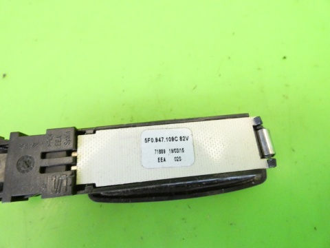 Lampka oświetlenie kabiny 5F0947109C VW GOLF VII GTI 12-16