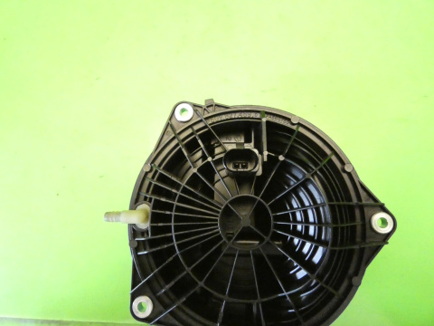 Klamka mikrostyk logo klapy tył bagażnika 5G6827469F VW GOLF VII GTI HB 12-