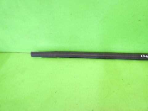 Listwa zgarniająca prawa przód VW GOLF VII GTI 5D HB 12-16