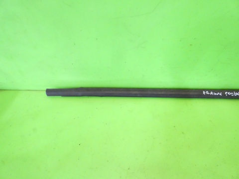 Listwa zgarniająca prawa przód VW GOLF VII GTI 5D HB 12-16