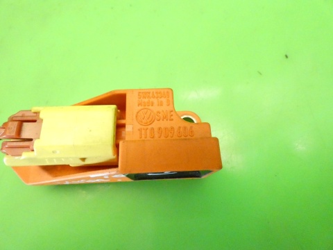 Czujnik uderzeniowy lewy przód 1T0909606 VW TOURAN I 1T 1.9 TDI 03-06