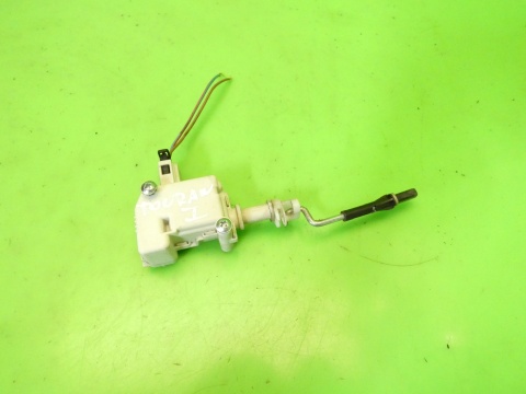 Siłownik centralnego zamka klapki wlewu paliwa VW TOURAN I 1T 03-06