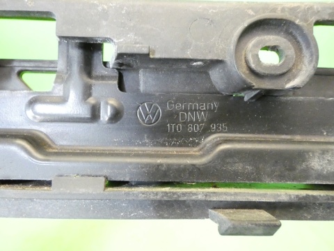 Ślizg zderzaka lewy przód 1T0807935 VW TOURAN I 1T 03-06