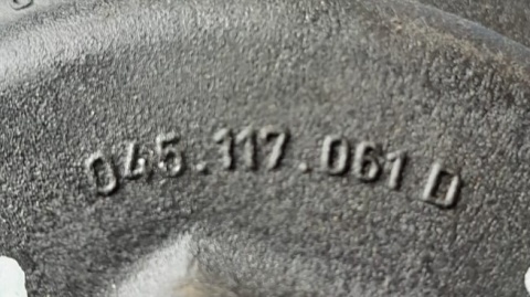 Śruba nakrętka chłodniczki filtra oleju 045117061D VW TOURAN I 1T 1.9 TDI