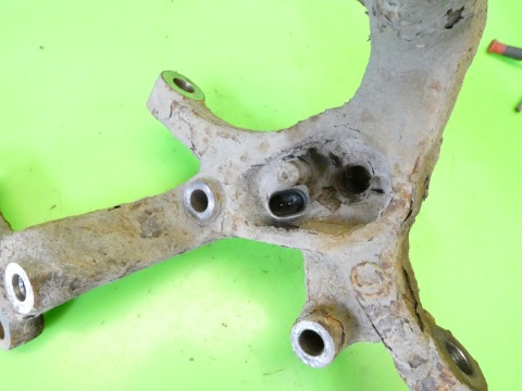 Zwrotnica lewa tył czop VW TOURAN I 1T 1.9 TDI 03-06