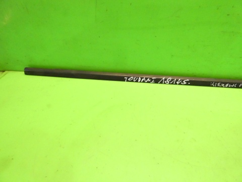 Listwa zgarniająca lewa tył VW TOURAN I 1T 03-06