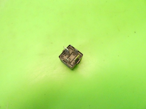 Przekaźnik 460 1K0951253A AUDI A3 8P 1.6 8V 03-05