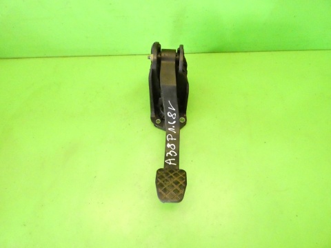 Pedał sprzęgła 1K1721059AD AUDI A3 8P 1.6 8V 03-05