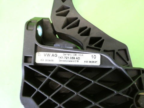 Pedał sprzęgła 1K1721059AD AUDI A3 8P 1.6 8V 03-05