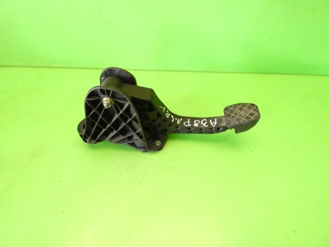 Pedał sprzęgła 1K1721059AD AUDI A3 8P 1.6 8V 03-05