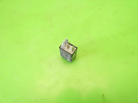 Przekaźnik 404 7M0951253C AUDI A3 8P 1.6 8V 03-05