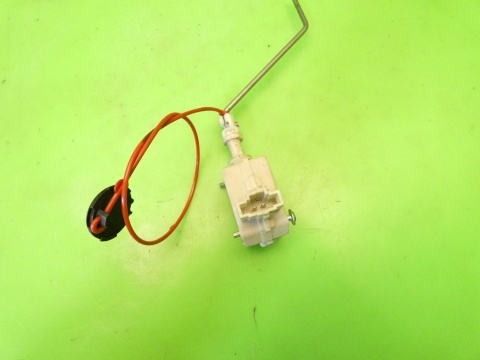 Siłownik zamka centralnego klapki wlewu paliwa AUDI A3 8P HB 3D 03-05