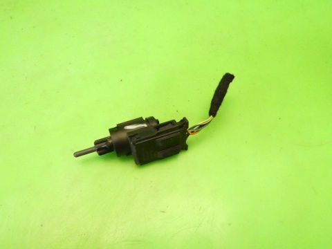 Czujnik świateł stop pedału hamulca 3B0945511A AUDI A3 8P 1.6 8V 03-05