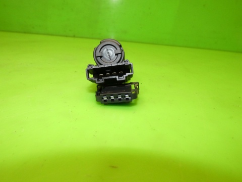 Czujnik świateł stop pedału hamulca 3B0945511A AUDI A3 8P 1.6 8V 03-05