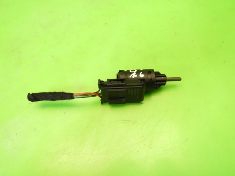 Czujnik świateł stop pedału hamulca 3B0945511A AUDI A3 8P 1.6 8V 03-05