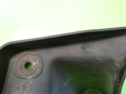 Ślizg zderzaka prawy tył 8P3807330 AUDI A3 8P HB 3D 03-05
