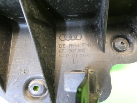 Ślizg zderzaka lewy tył 8P3807393 AUDI A3 8P HB 3D 03-05