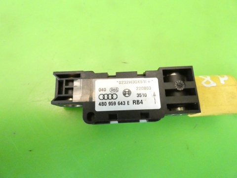 Czujnik uderzeniowy lewy tył 4B0959643E AUDI A3 8P 1.6 8V 03-05