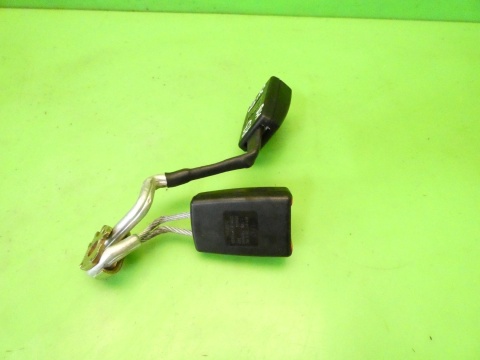 Zatrzask zapięcie pasa lewy tył środek 8P0857739B AUDI A3 8P HB 3D 03-05