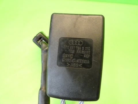 Zatrzask zapięcie pasa lewy tył środek 8P0857739B AUDI A3 8P HB 3D 03-05