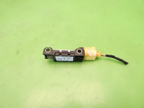 Czujnik uderzeniowy prawy przód 4B0959643E AUDI A3 8P 1.6 8V 03-05