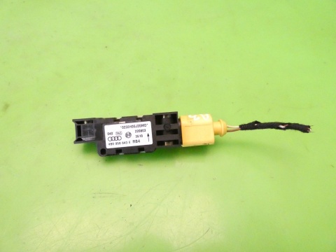 Czujnik uderzeniowy prawy przód 4B0959643E AUDI A3 8P 1.6 8V 03-05