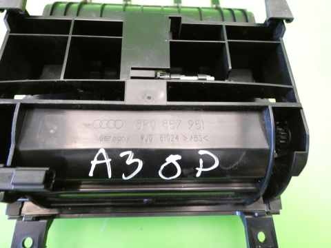 Popielniczka przód 8P0857951 8P0864147 AUDI A3 8P 03-05