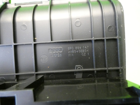 Popielniczka przód 8P0857951 8P0864147 AUDI A3 8P 03-05