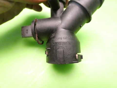 Króciec chłodnicy wody dół 1K0122291K AUDI A3 8P 1.6 8V 03-05