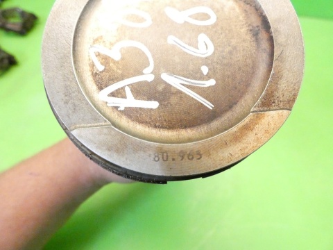 Tłok korbowód 80.965 81L63 R041 Mahle AUDI A3 8P 1.6 8V 03-05