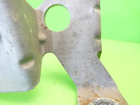 Łapa linek zmiany biegów 1K0711789E AUDI A3 8P 1.6 8V 03-05