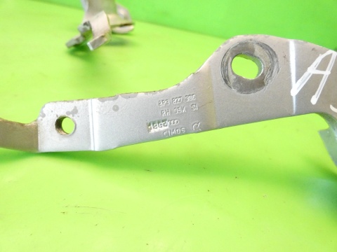 Zawiasy klapy tył bagażnika LY7W AUDI A3 8P HB 3D 03-05