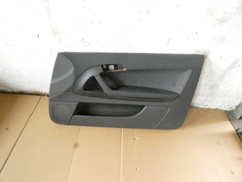 Boczek tapicerka prawa przód AUDI A3 8P HB 3D 03-05