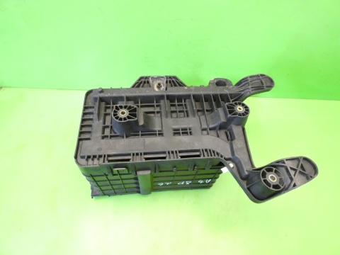 Podstawa obudowa akumulatora 1K0915333B AUDI A3 8P 1.6 8V 03-05