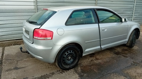 Listwa błotnika lewa tył dół 8P3853699B LY7W AUDI A3 8P HB 3D 03-05